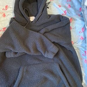 Hoodie urban outfitters . Size L .New 99%